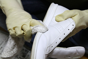 Method of the sneaker cleaning スニーカーケアの方法