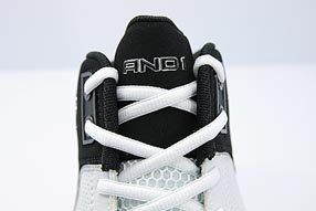 AND1 Mucho Gusto Mid アンドワン ムチョ ガスト ミッド(White/Black)