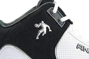 AND1 Mucho Gusto Mid アンドワン ムチョ ガスト ミッド(White/Black)