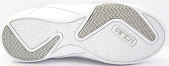 AND1 Stagger Mid アンドワン スタッガー ミッド(White/White/Silver)